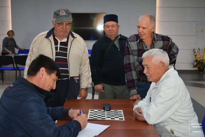 В Пестрецах определили лучших шашистов среди старшего поколения