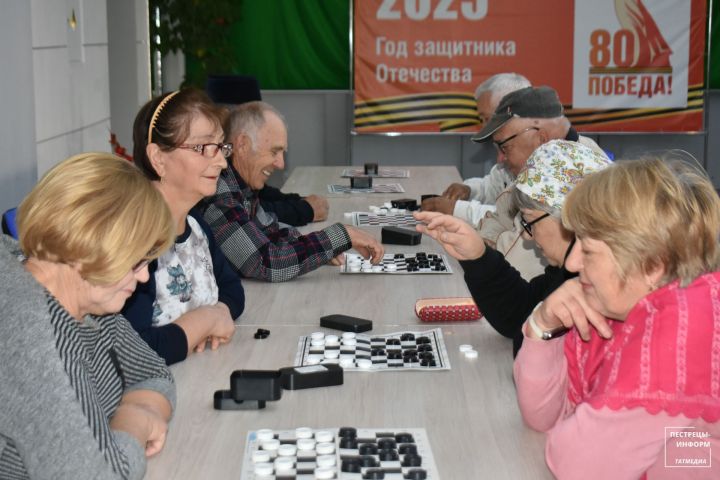 В Пестрецах определили лучших шашистов среди старшего поколения