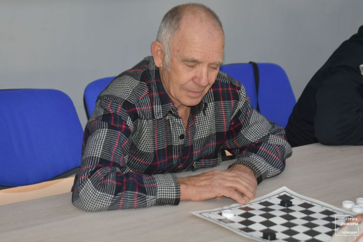 Питрәчтә өлкән буын арасында иң яхшы шашка уйнаучылар билгеләнде