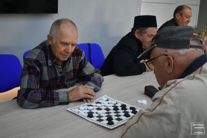 В Пестрецах определили лучших шашистов среди старшего поколения