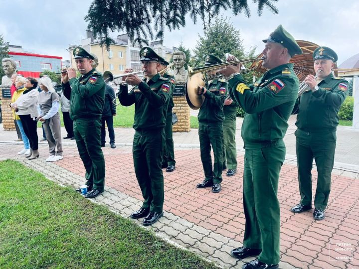 Питрәчтә офицер Руслан Шиһабетдинов белән хушлаштылар