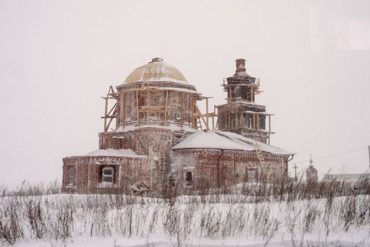 На храм Преображения Господня в Русской Серде возведут главки с крестами