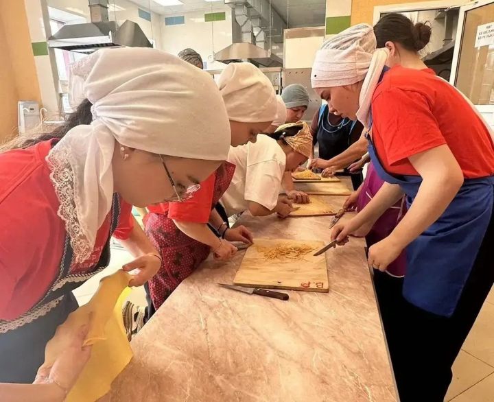 В школе села Шали прошла встреча поколений ко Дню пожилого человека