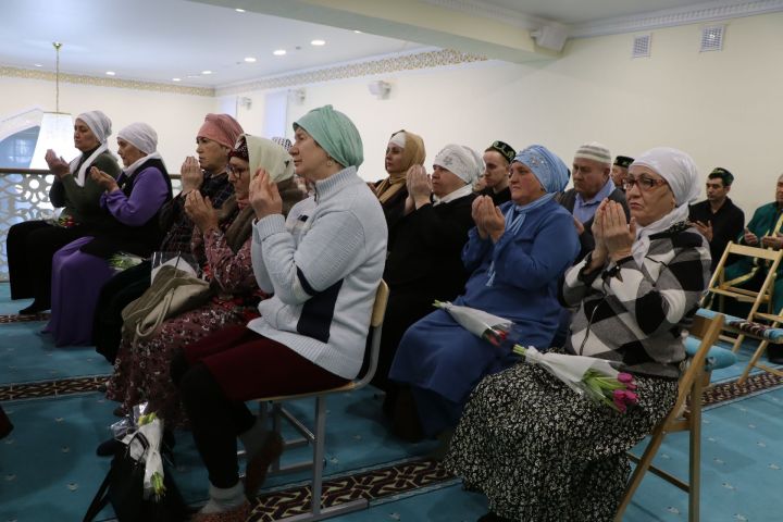 Питрәчтә һәлак булган геройларның әниләренә ифтар оештырдылар