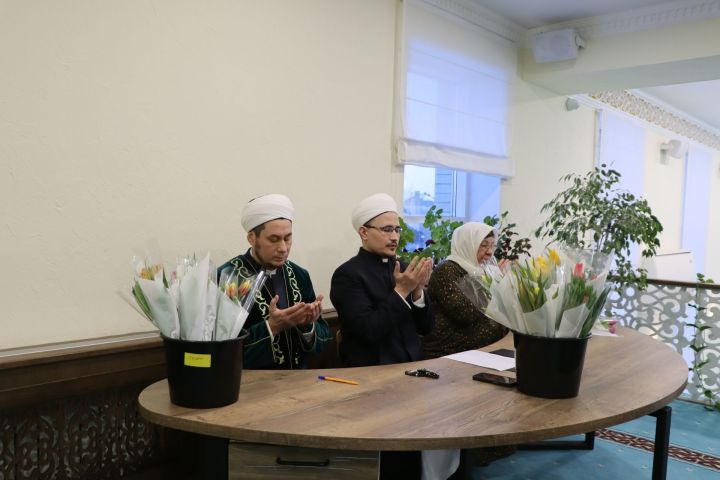 Питрәчтә һәлак булган геройларның әниләренә ифтар оештырдылар