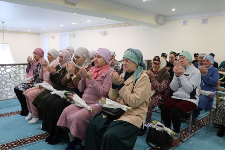 Питрәчтә һәлак булган геройларның әниләренә ифтар оештырдылар