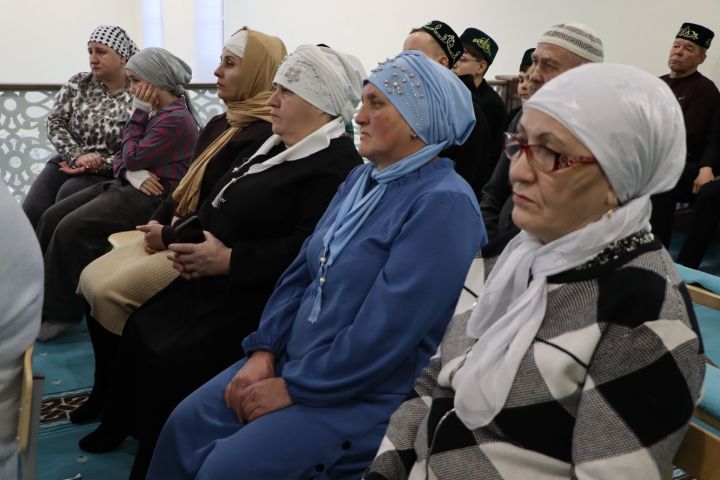 Питрәчтә һәлак булган геройларның әниләренә ифтар оештырдылар