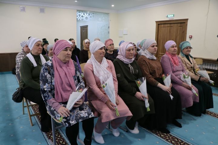 Питрәчтә һәлак булган геройларның әниләренә ифтар оештырдылар