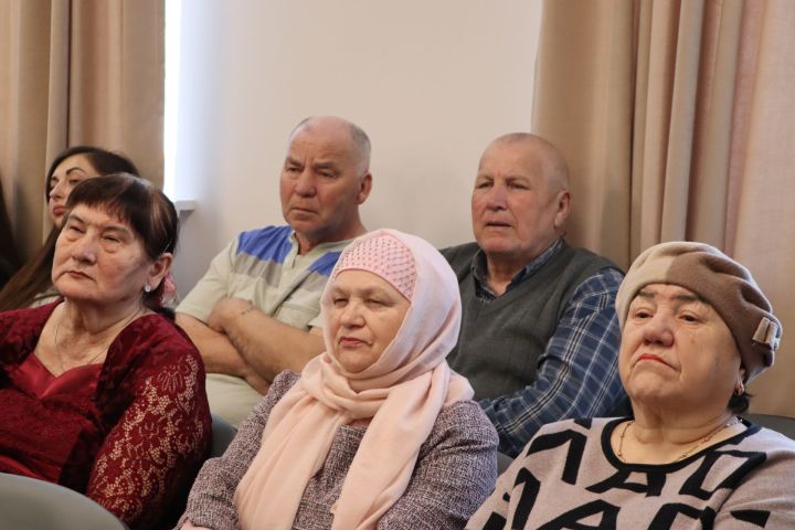 Питрәчтә шагыйрь Газинур Әхмәтҗанов белән очрашу булды