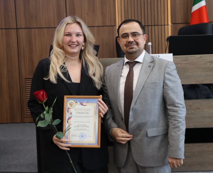 Питрәчтә сәламәтлек саклау хезмәткәрләрен бүләкләделәр