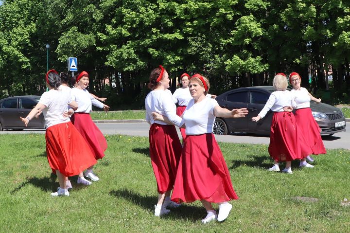 Танцуют все, или Как в ЖК «Царево» учат красиво стареть