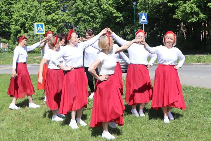 Танцуют все, или Как в ЖК «Царево» учат красиво стареть