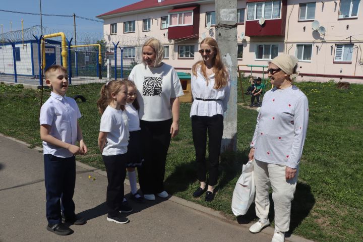 Пестречинская первая школа передала своему ветерану подарок от главы района