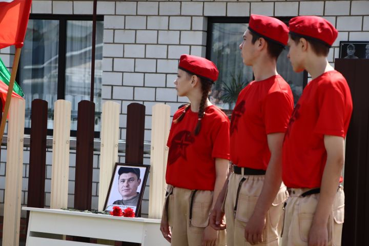 «В этом доме жил и вырос»: в Пестрецах увековечили память участников СВО
