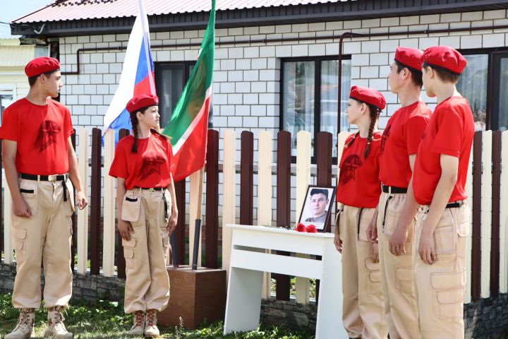 «В этом доме жил и вырос»: в Пестрецах увековечили память участников СВО