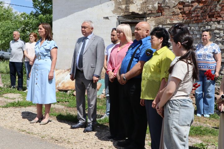 «В этом доме жил и вырос»: в Пестрецах увековечили память участников СВО