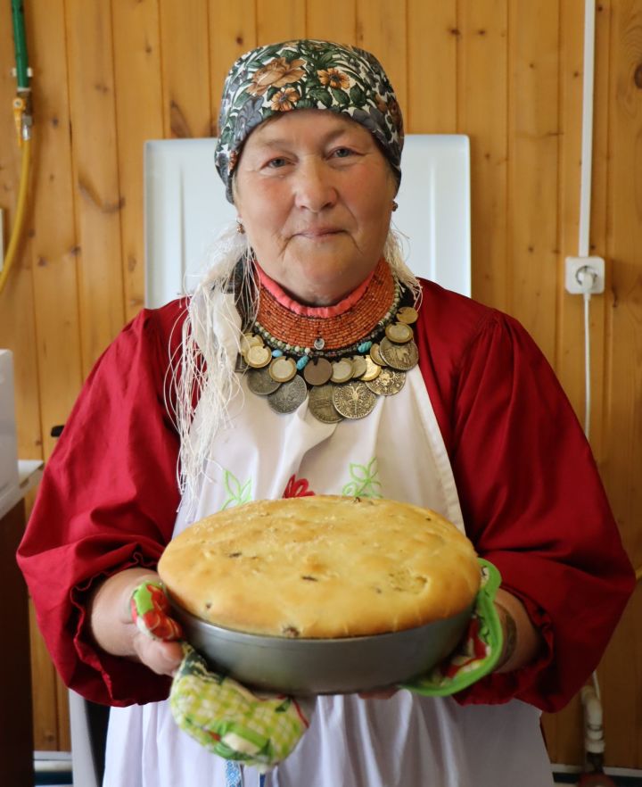 Керәшен Сәрдәсе авылында махсус безнең өчен милли ризык әзерләп күрсәттеләр