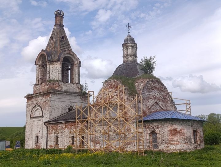 Волонтерлар Елагино үзәнлегендәге борынгы чиркәүне тормышка кайтара