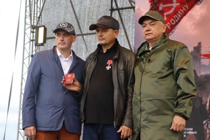 Питрәч районыннан СВО ветераны Дамир Җәләлов Батырлык орденына ия булды
