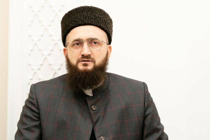 Татарстан мөфтие көн саен телефонны сүндереп торырга киңәш итте