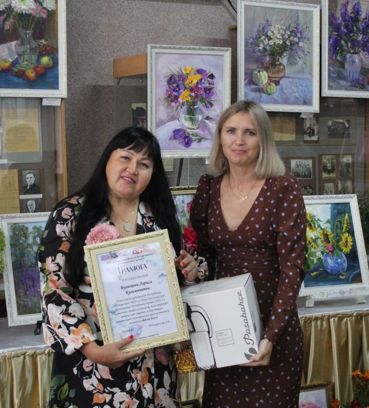Питрәч туган якны өйрәнү музеенда рәссам Лариса Булюхина белән очрашу узды