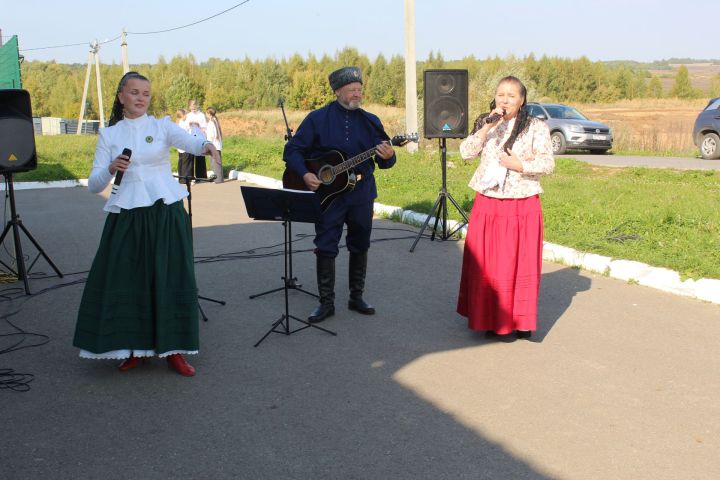 В деревне Званка голосование сопровождалось концертом